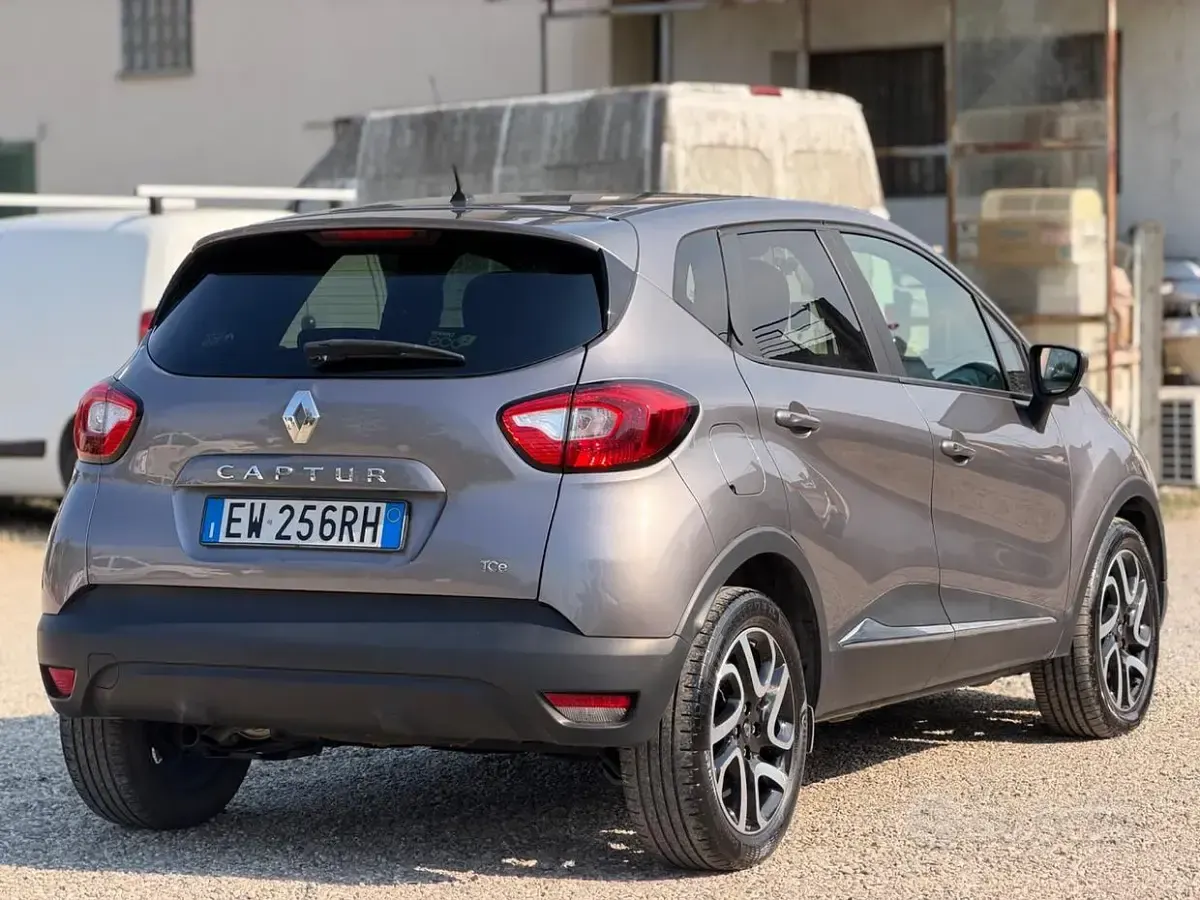 Usata Renault Captur 90 CV (66 kW) 2014 Grigio SUV