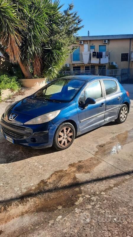 Blu Usata 2007 Peugeot 207 Due volumi | 2000 € (Buon prezzo) - Immagine 1/4