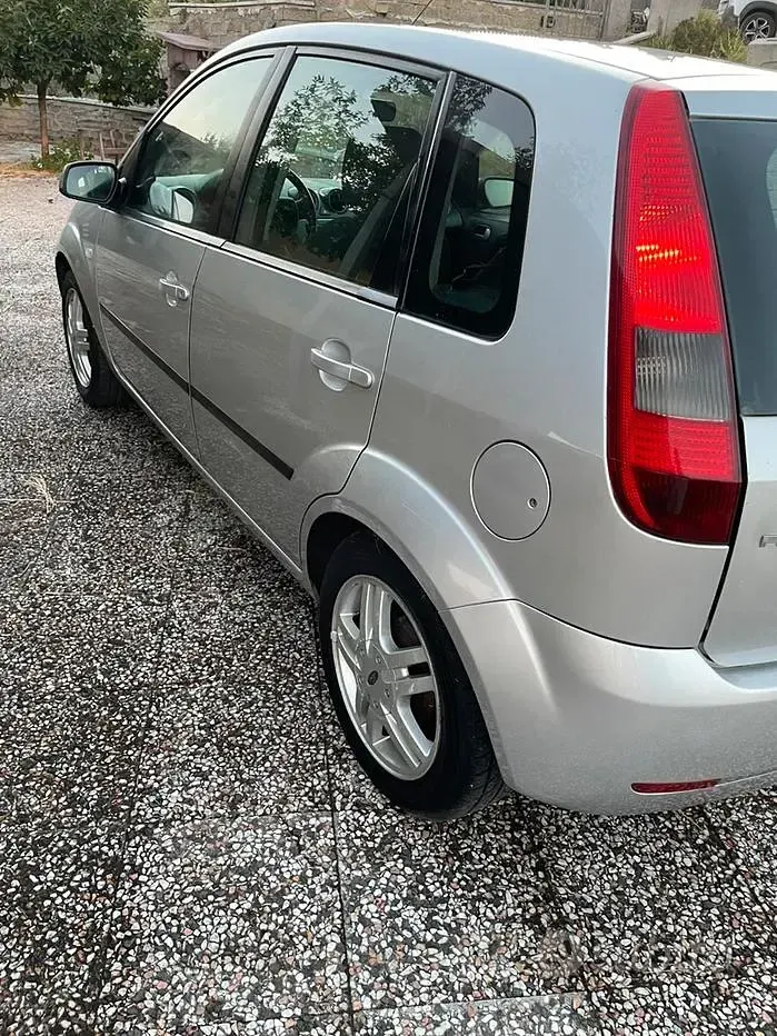 Usata Ford Fiesta 75 CV (55 kW) 2005 Grigio Utilitaria