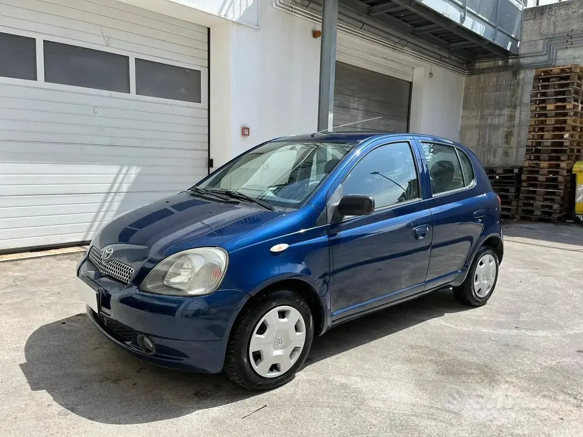 Usata Toyota Yaris Sol 75 CV (55 kW) 2003 Bluazzurro Utilitaria
