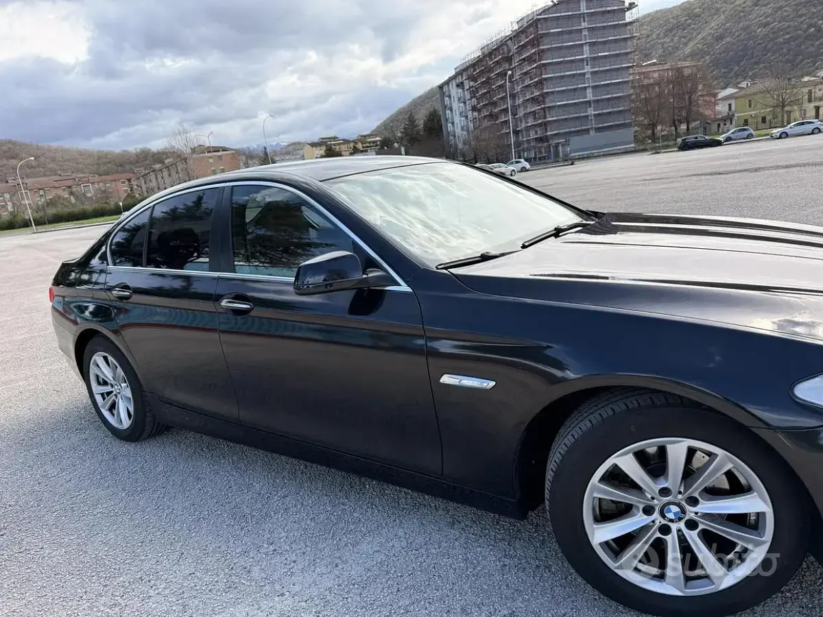Usata BMW 520 184 CV (135 kW) 2013 Nero Berlina