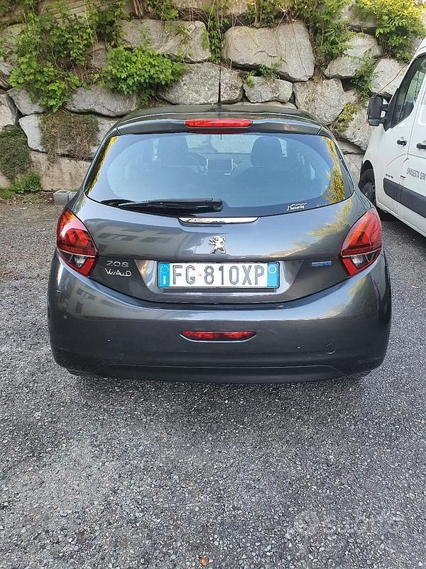 Begagnad Peugeot 208 75 HK (55 kW) 2017 Brun Halvkombi