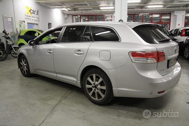 Usata Toyota Avensis Executive 150 CV (110 kW) 2010 Grigio Station wagon