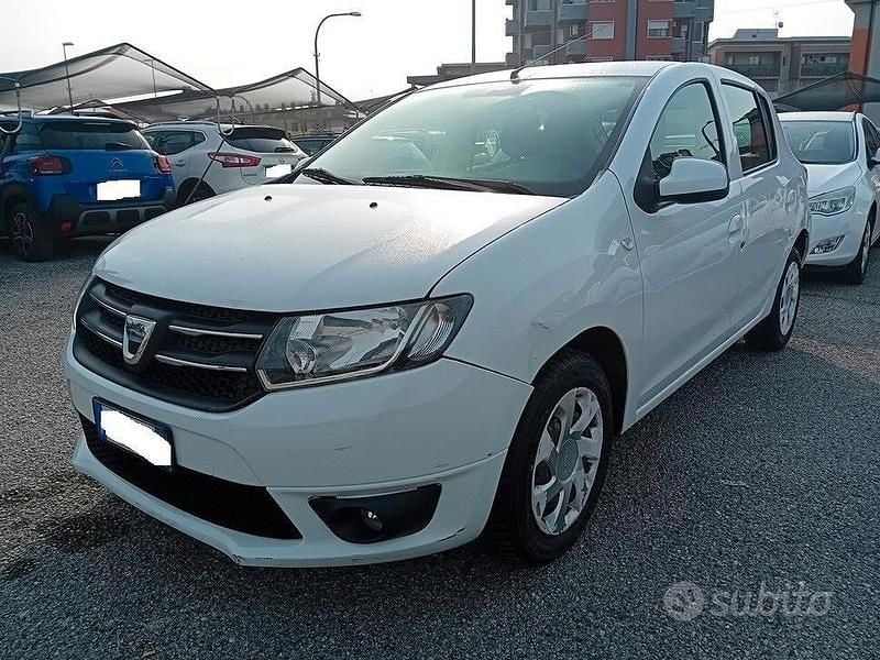 Usata Dacia Sandero Lauréate 75 CV (55 kW) 2013 Bianco Berlina