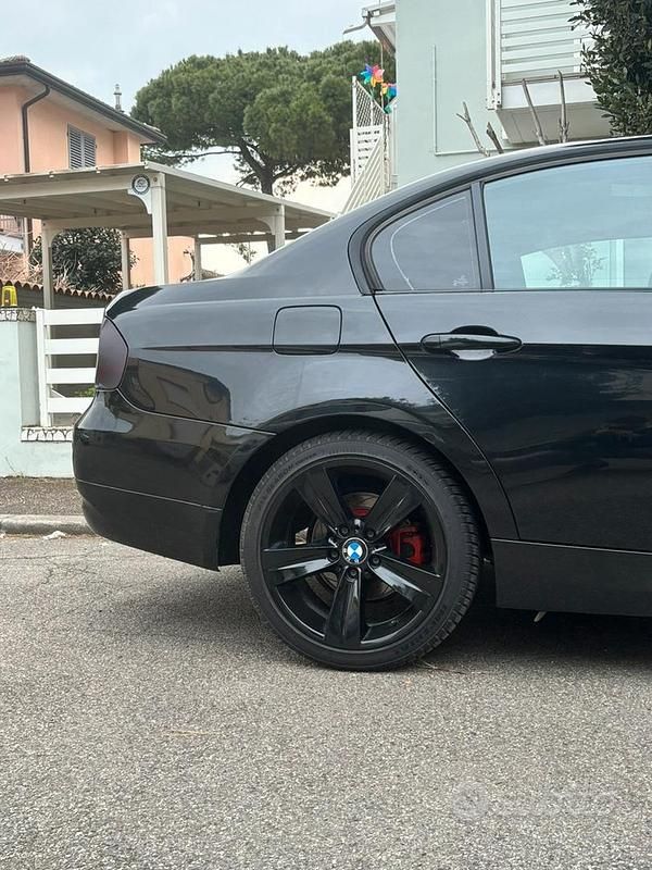 Usata BMW 318 122 CV (89 kW) 2005 Nero Berlina