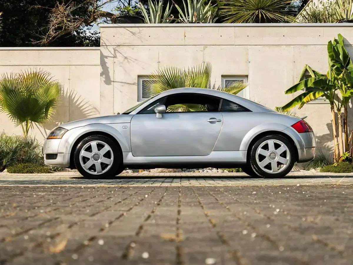 Begagnad Audi TT 224 HK (164 kW) 1999 Silver Sportkupé