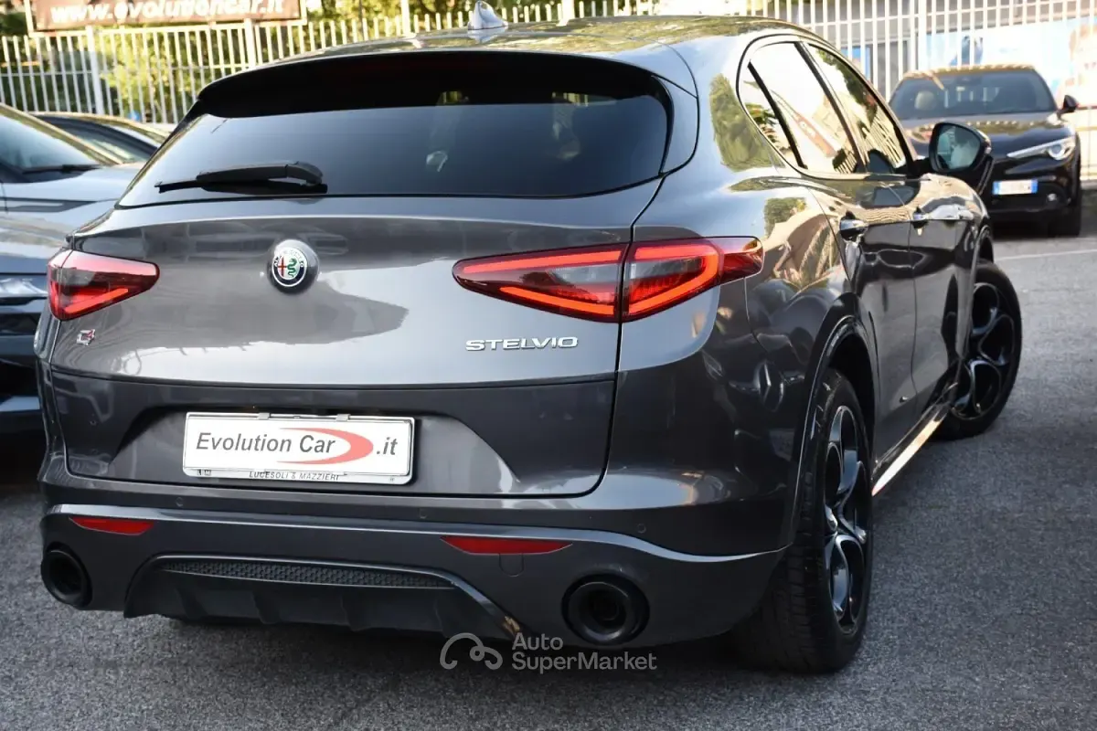 Usata Alfa Romeo Stelvio Veloce 209 CV (153 kW) 2021 Grigio SUV