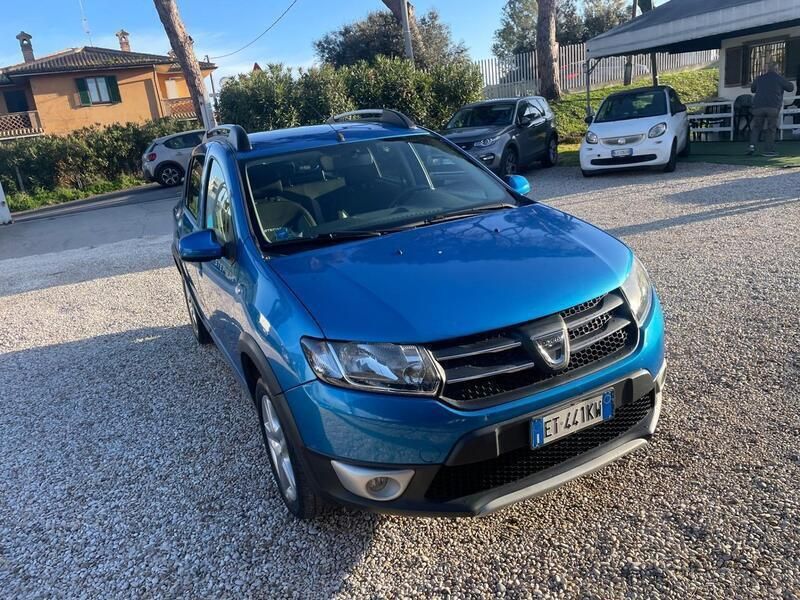 Usata Dacia Sandero Prestige 90 CV (66 kW) 2014 Blu Utilitaria