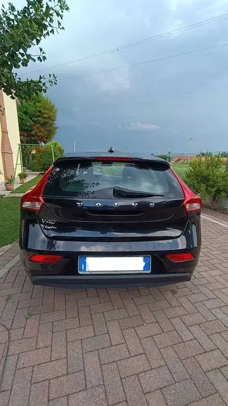 Usata Volvo V40 Business Edition 120 CV (88 kW) 2017 Nero Berlina