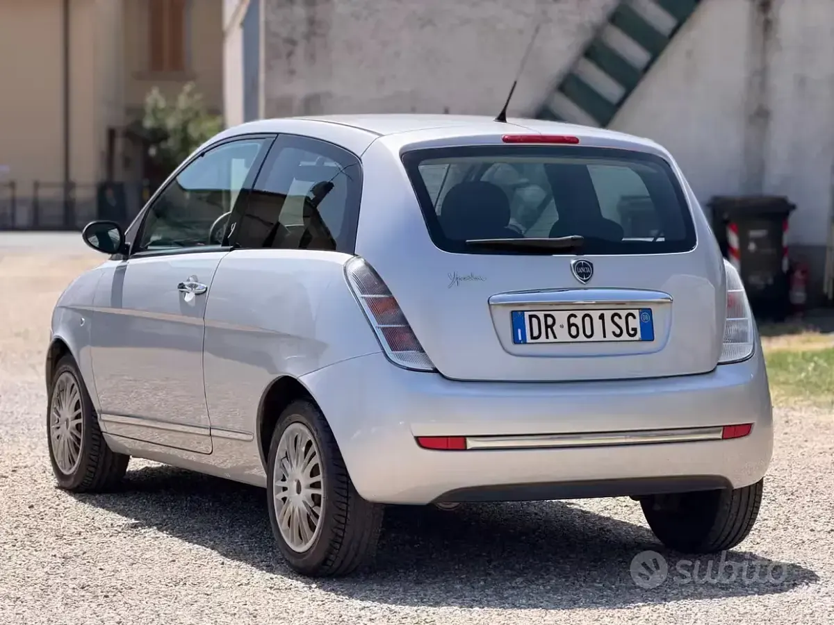 Usata Lancia Ypsilon 60 CV (44 kW) 2008 Grigio Utilitaria