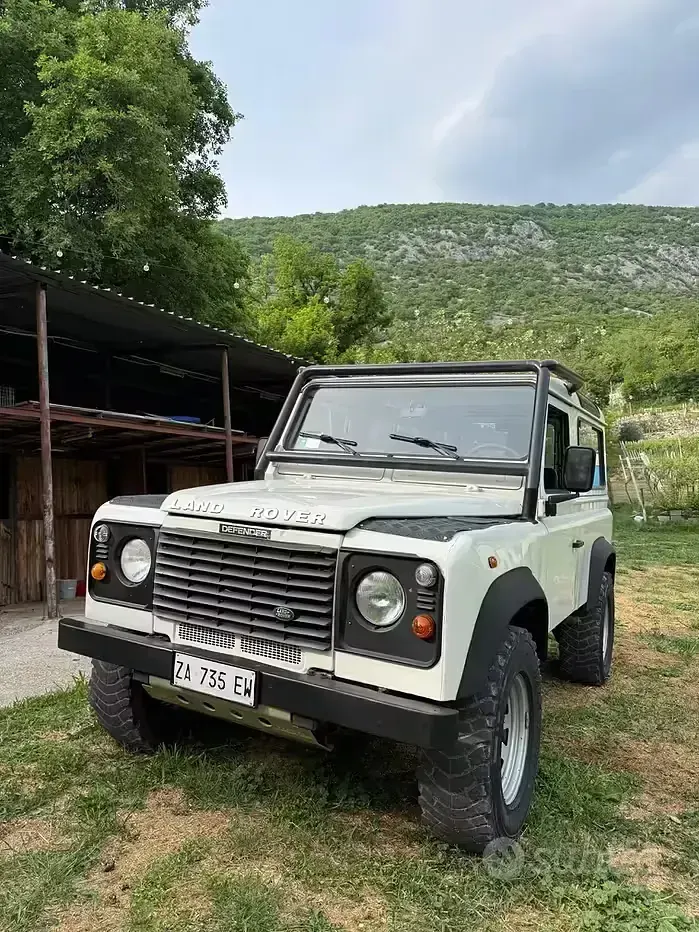 Usata Land Rover Defender 122 CV (89 kW) 2000 Bianco Station wagon
