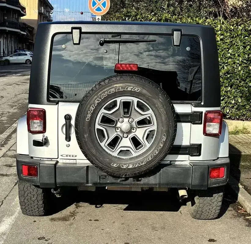 Usata Jeep Wrangler Sahara 200 CV (147 kW) 2012 Argento SUV