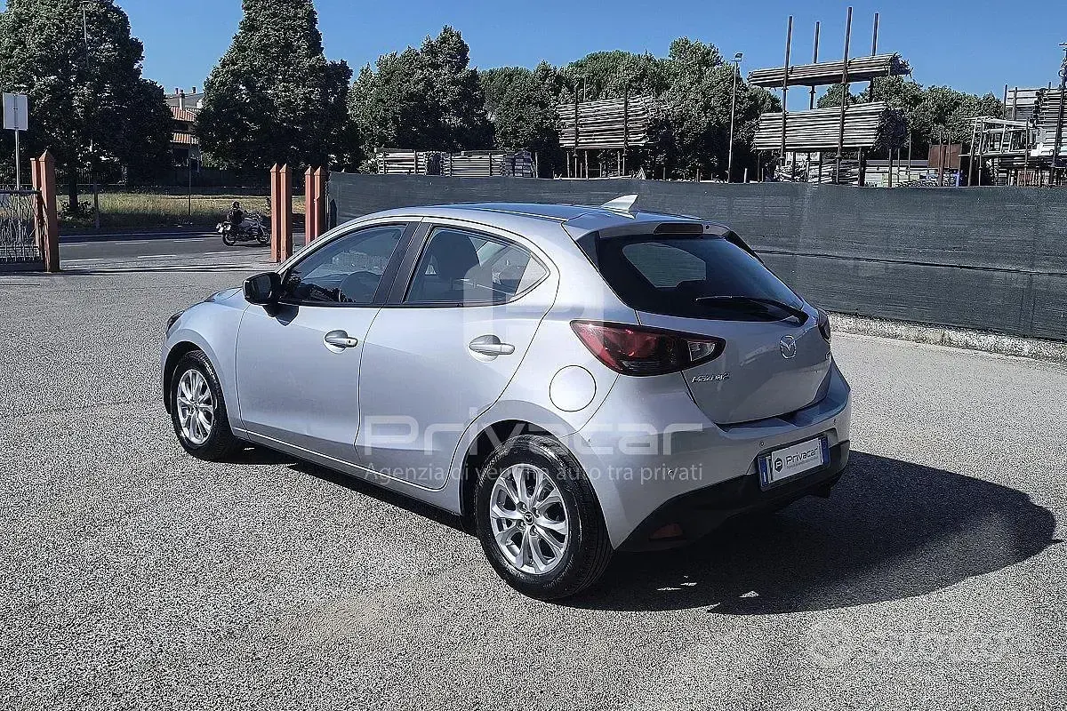 Usata Mazda 2 Evolve 105 CV (77 kW) 2017 Grigio Utilitaria