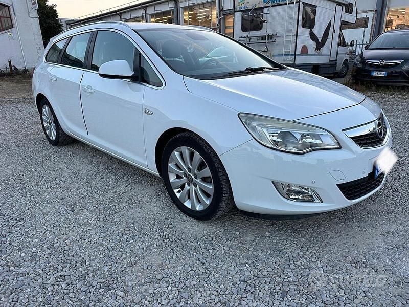 Usata Opel Astra Cosmo 110 CV (80 kW) 2011 Bianco Station wagon