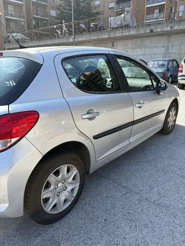 Usata Peugeot 207 73 CV (53 kW) 2010 Berlina