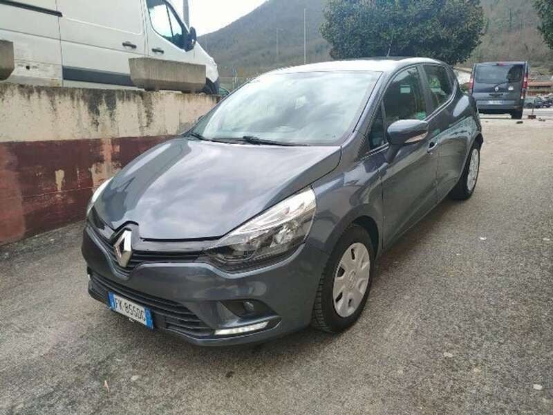 Grigio scuro metallizzato Usata 2017 Renault Clio IV Intens Tre volumi | 4500 € (Super prezzo) - Immagine 1/4