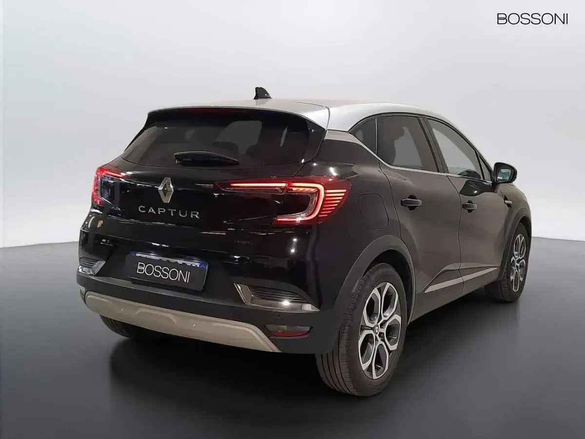 Usata Renault Captur Techno 143 CV (105 kW) 2024 Grigio SUV