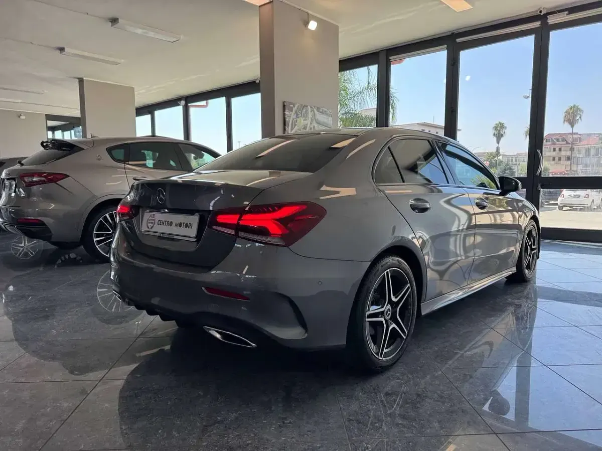 Usata Mercedes A180 Premium 116 CV (85 kW) 2019 Selenite grey Berlina