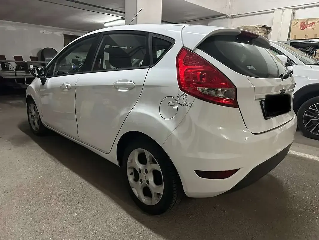 Usata Ford Fiesta Titanium 97 CV (71 kW) 2012 Bianco Berlina