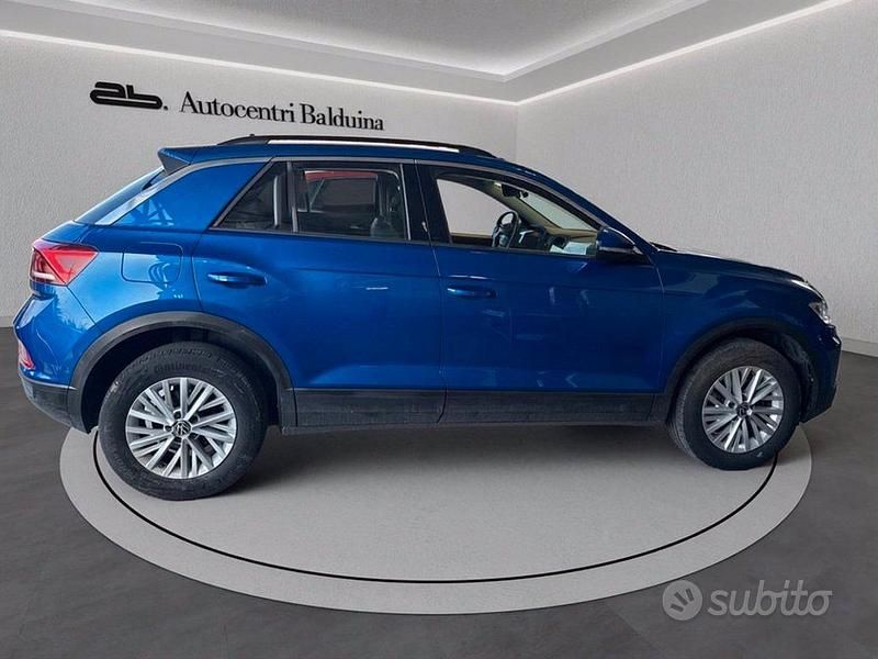 Usata VW T-Roc Life 150 CV (110 kW) 2023 Blue reef metalizzato SUV