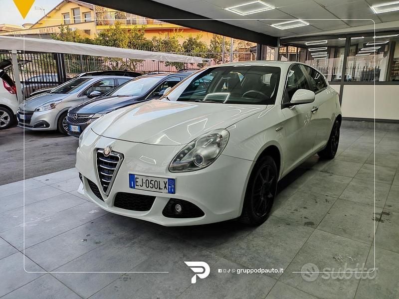Usata Alfa Romeo Giulietta Distinctive 140 CV (102 kW) 2011 Bianco Utilitaria