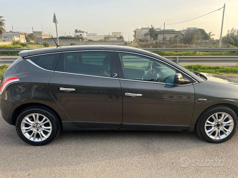 Usata Lancia Delta 119 CV (87 kW) 2011 Grigio Utilitaria