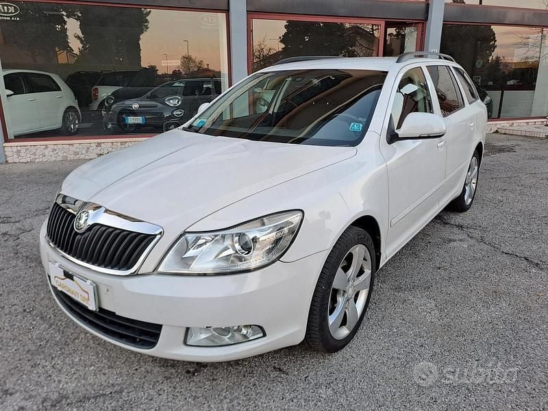 Bianco Usata 2009 Skoda Octavia Elegance Station wagon | 4000 € (Ottimo prezzo) - Immagine 1/4