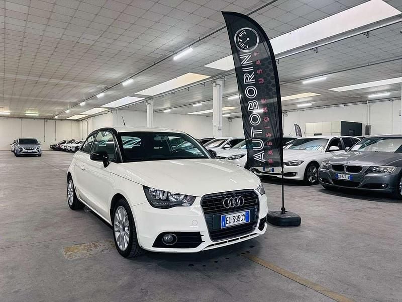 Bianco Usata 2012 Audi A1 Attraction Tre volumi | 7900 € (Buon prezzo) - Immagine 1/4