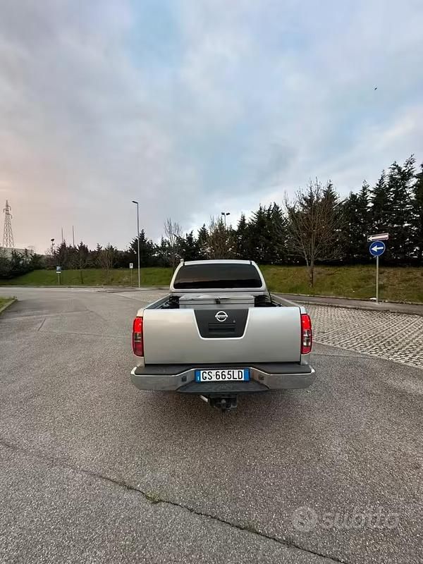 Usata Nissan Navara 174 CV (127 kW) 2007 Grigio Pick-up