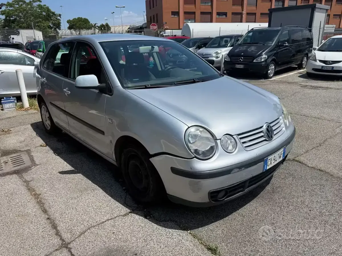 Usata VW Polo Trendline 69 CV (50 kW) 2005 Grigio Utilitaria