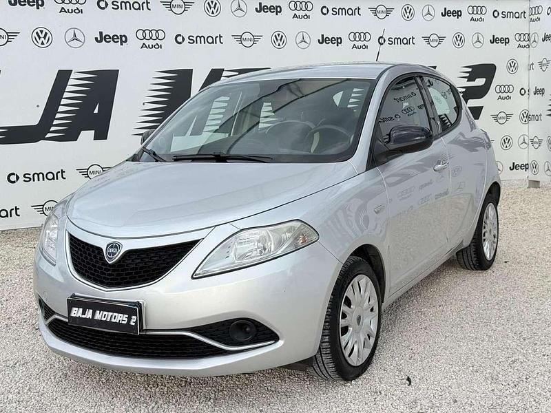 Usata Lancia Ypsilon S 95 CV (69 kW) 2017 Argento Utilitaria