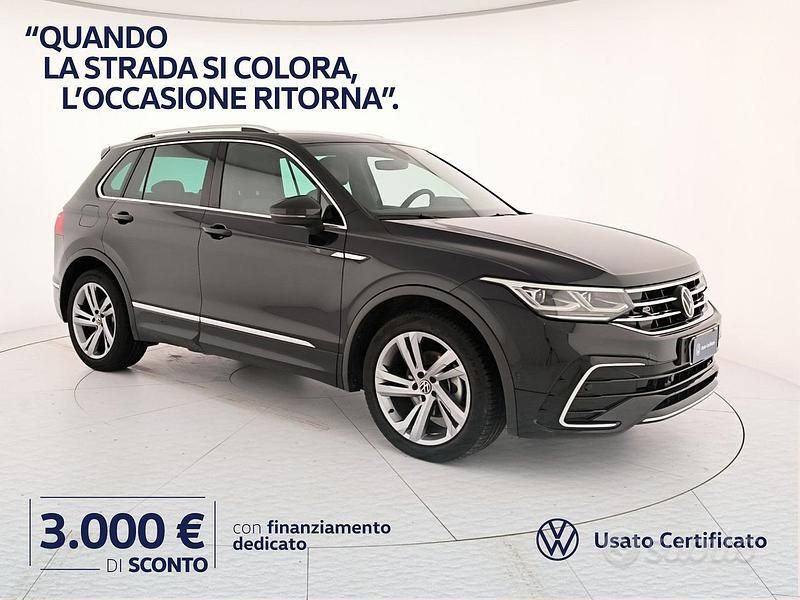 Usata VW Tiguan R-line 150 CV (110 kW) 2023 Deep black perlato SUV