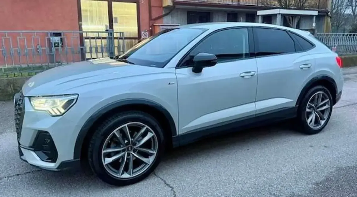 Usata Audi Q3 Sportback S-Line 150 CV (110 kW) 2023 Grigio SUV