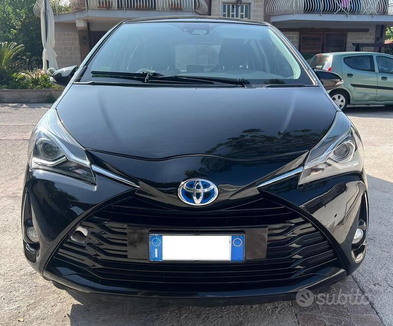 Nero Usata 2019 Toyota Yaris Hybrid Utilitaria | 9000 € (Buon prezzo) - Immagine 1/4