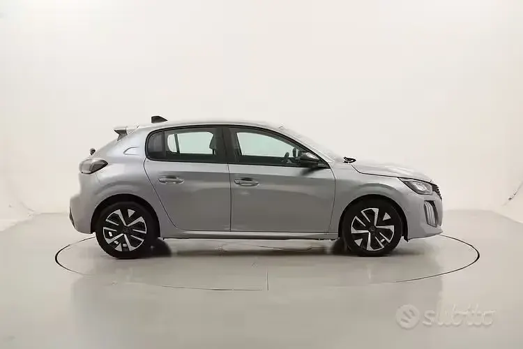 Usata Peugeot 208 Active+ 101 CV (74 kW) 2024 Grigio Utilitaria