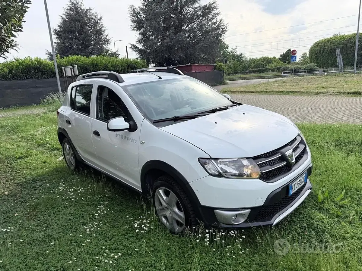 Usata Dacia Sandero Prestige 90 CV (66 kW) 2015 Bianco Berlina