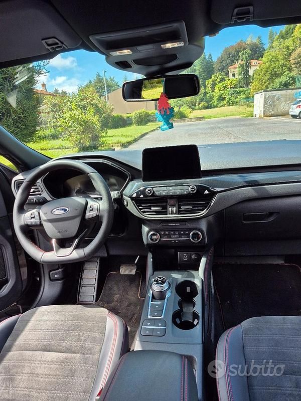 Usata Ford Kuga 120 CV (88 kW) 2022 Grigio SUV