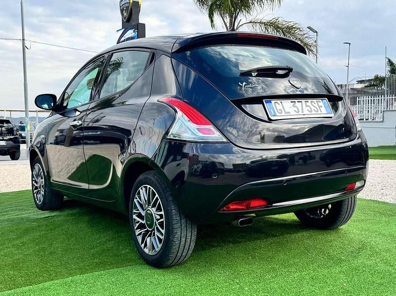 Usata Lancia Ypsilon Gold 69 CV (50 kW) 2022 Nero Utilitaria