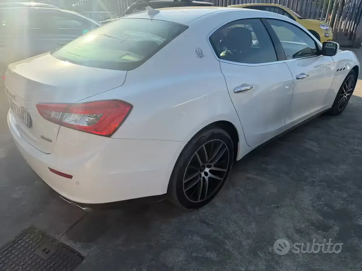 Usata Maserati Ghibli 275 CV (202 kW) 2015 Bianco Berlina