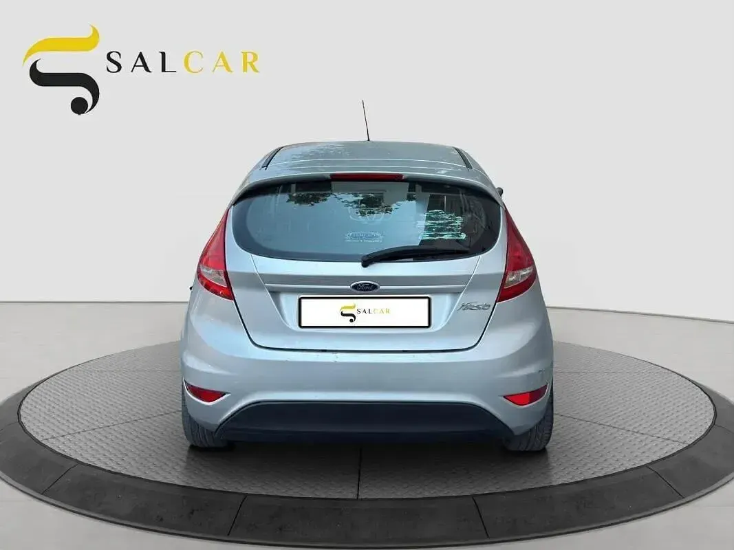 Usata Ford Fiesta 82 CV (60 kW) 2012 Argento Utilitaria