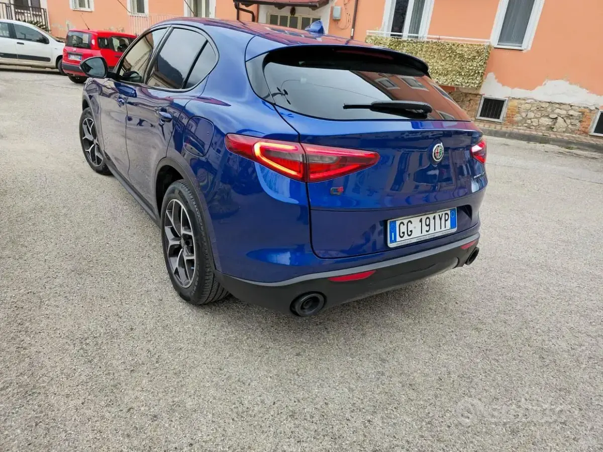 Usata Alfa Romeo Stelvio Sprint 190 CV (139 kW) 2021 Blu SUV