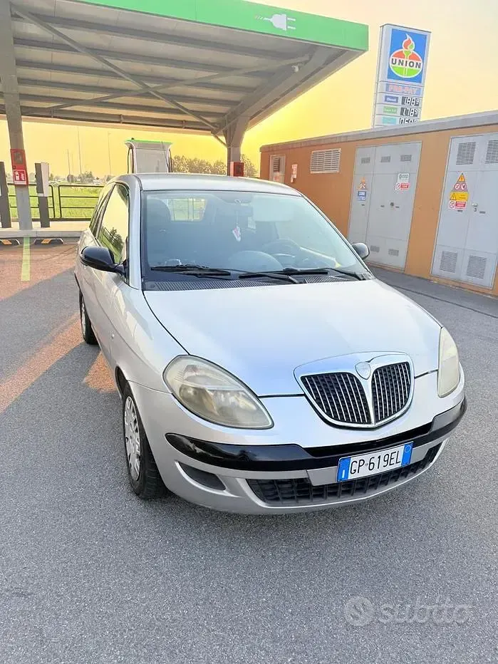 Usata Lancia Ypsilon 60 CV (44 kW) 2008 Grigio Utilitaria