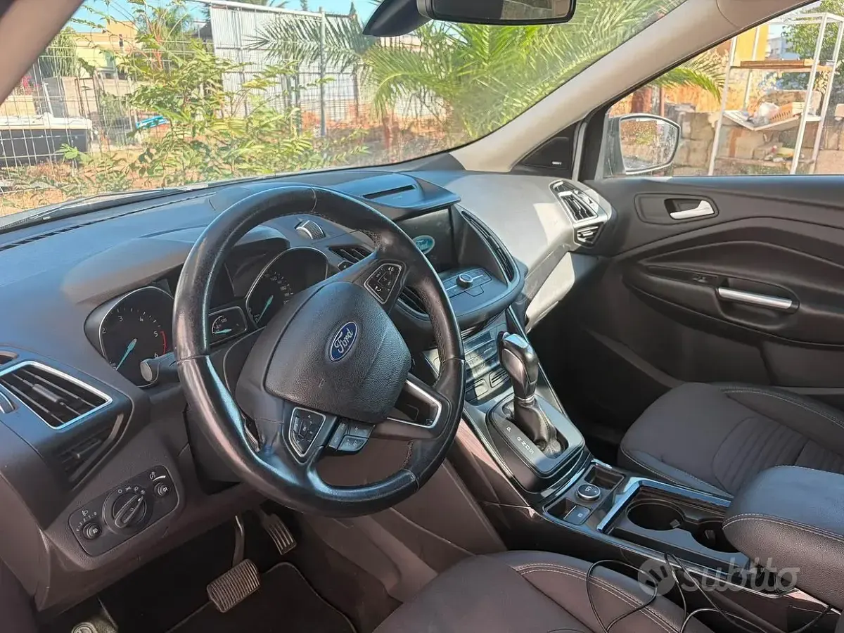 Usata Ford Kuga 120 CV (88 kW) 2018 Grigio SUV