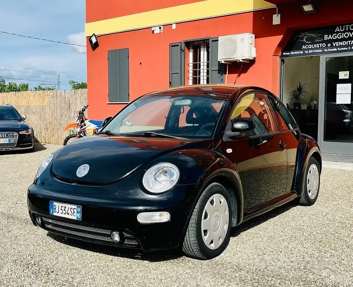 Begagnad VW New Beetle 102 HK (75 kW) 2000 Svart Halvkombi