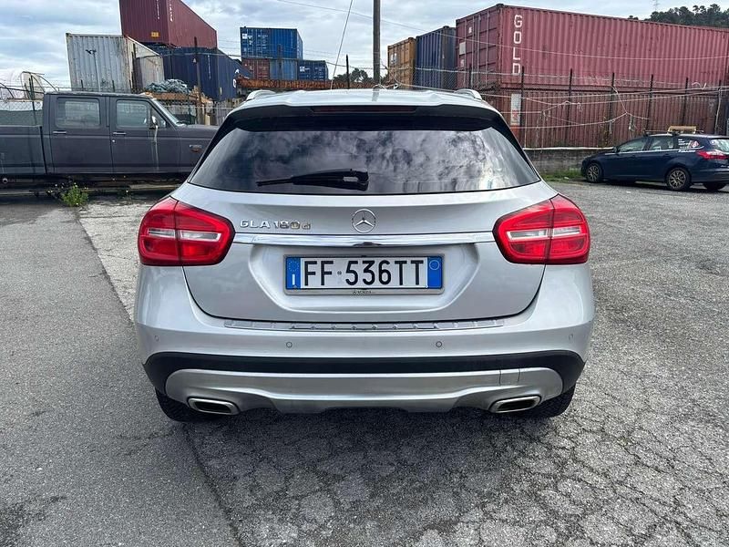 Usata Mercedes GLA180 Executive 109 CV (80 kW) 2016 Argento SUV
