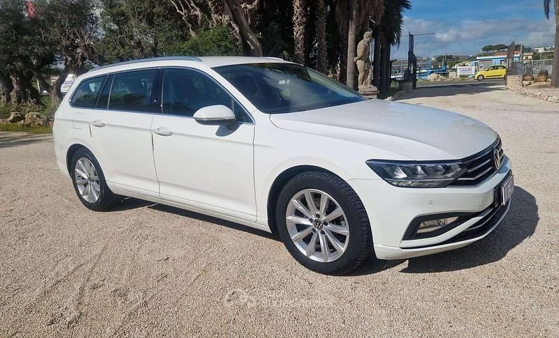 Usata VW Passat Business 122 CV (89 kW) 2021 Bianco Station wagon