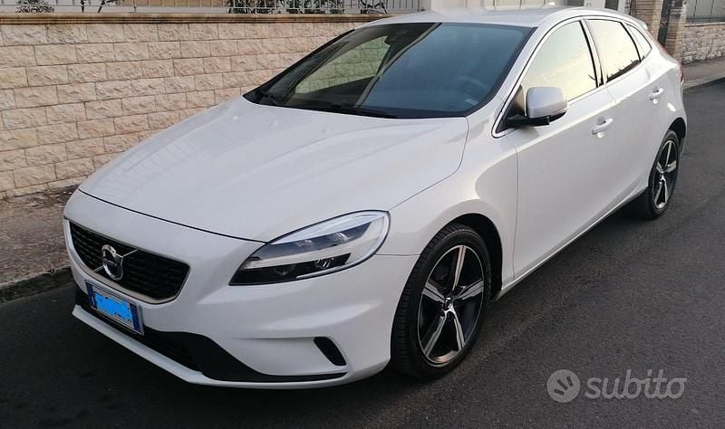 Bianco Usata 2018 Volvo V40 R-Design | 12.500 € (Buon prezzo) - Immagine 1/4