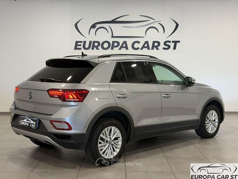Usata VW T-Roc Life 116 CV (85 kW) 2022 Argento SUV