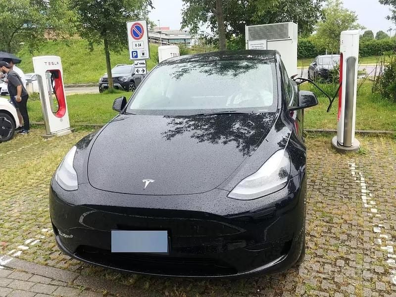 Usata Tesla Model Y RWD 219 kW (299 CV) 2024 SUV