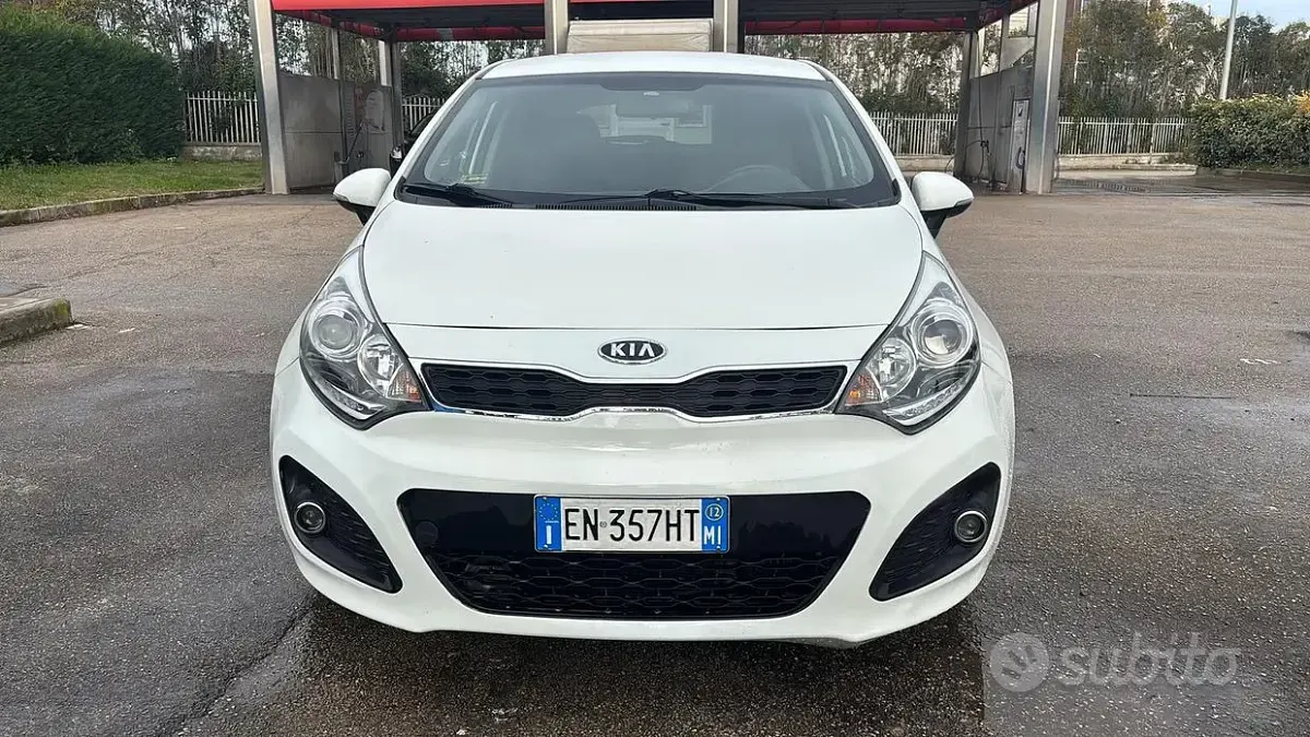 Usata Kia Rio 90 CV (66 kW) 2012 Bianco Berlina